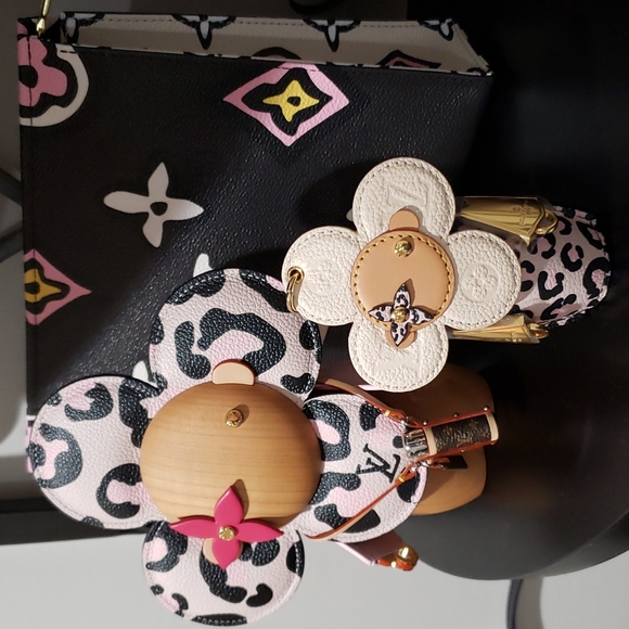 Louis Vuitton Wild at Heart Vivienne bag charm - Picture 8 of 10